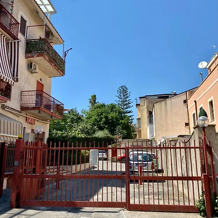 Luna Rossa Apartman *